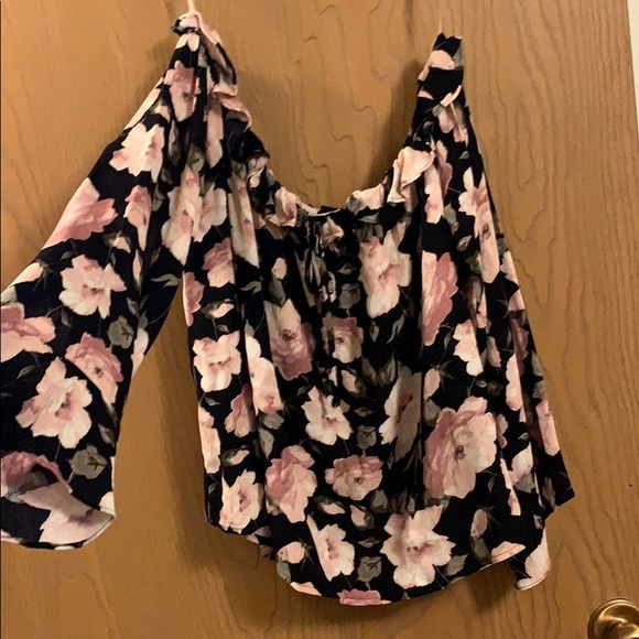American Eagle Outfitters Tops - Off the shoulder blouse